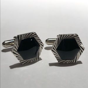 SHARP LOOKING CUFF LINK  (Black & Silver)